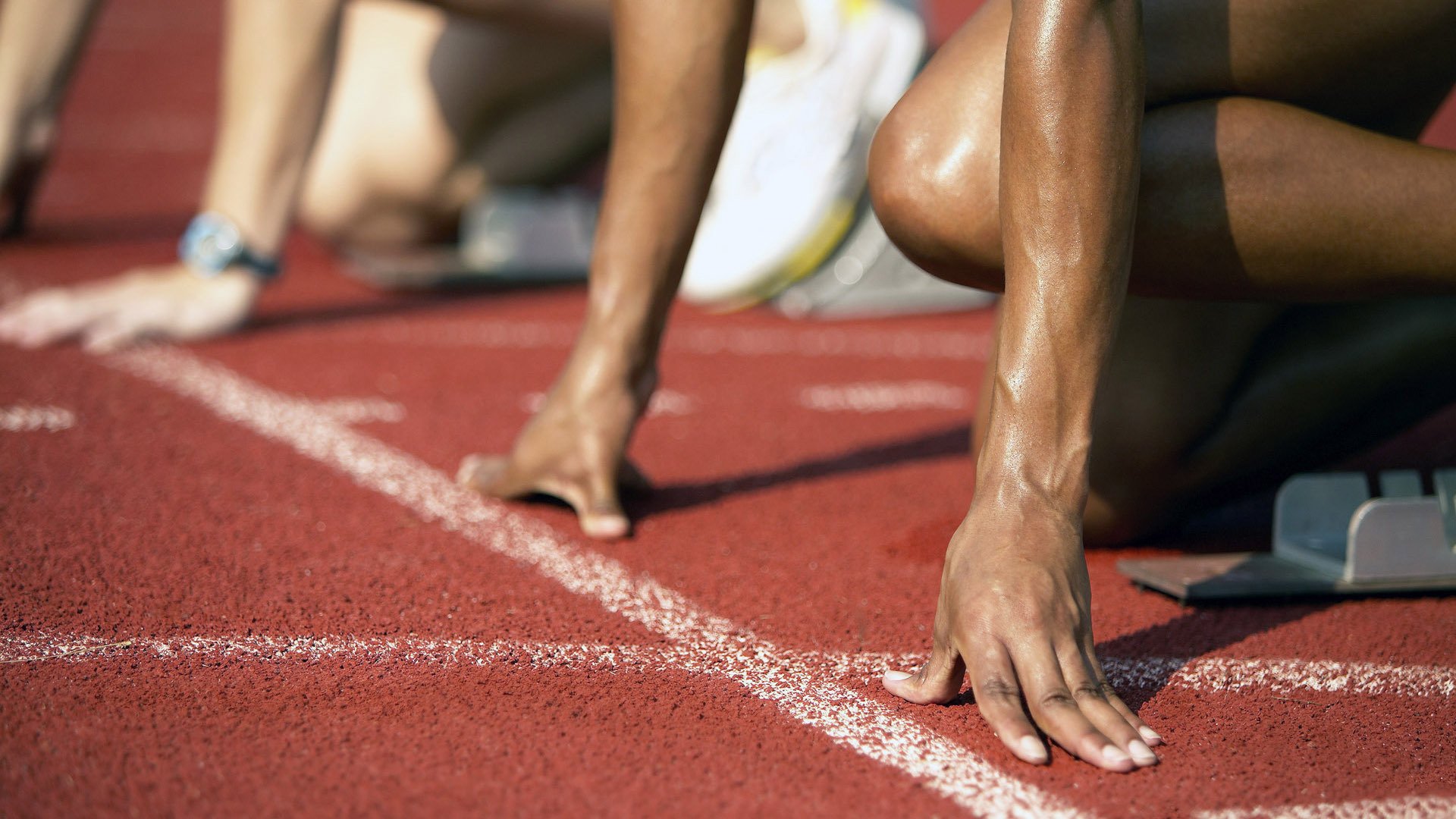 “凌驾风云之上!——冠军车手的巅峰瞬间”